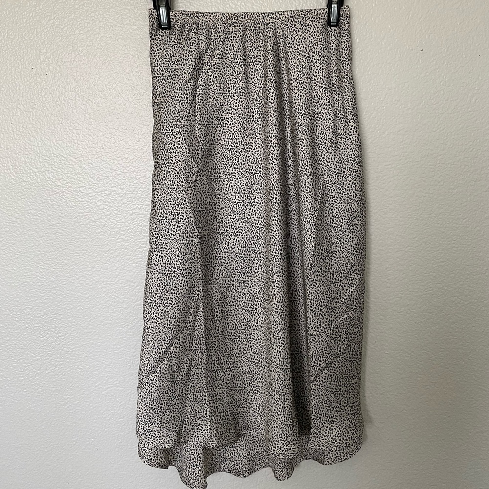 White/black midi skirt